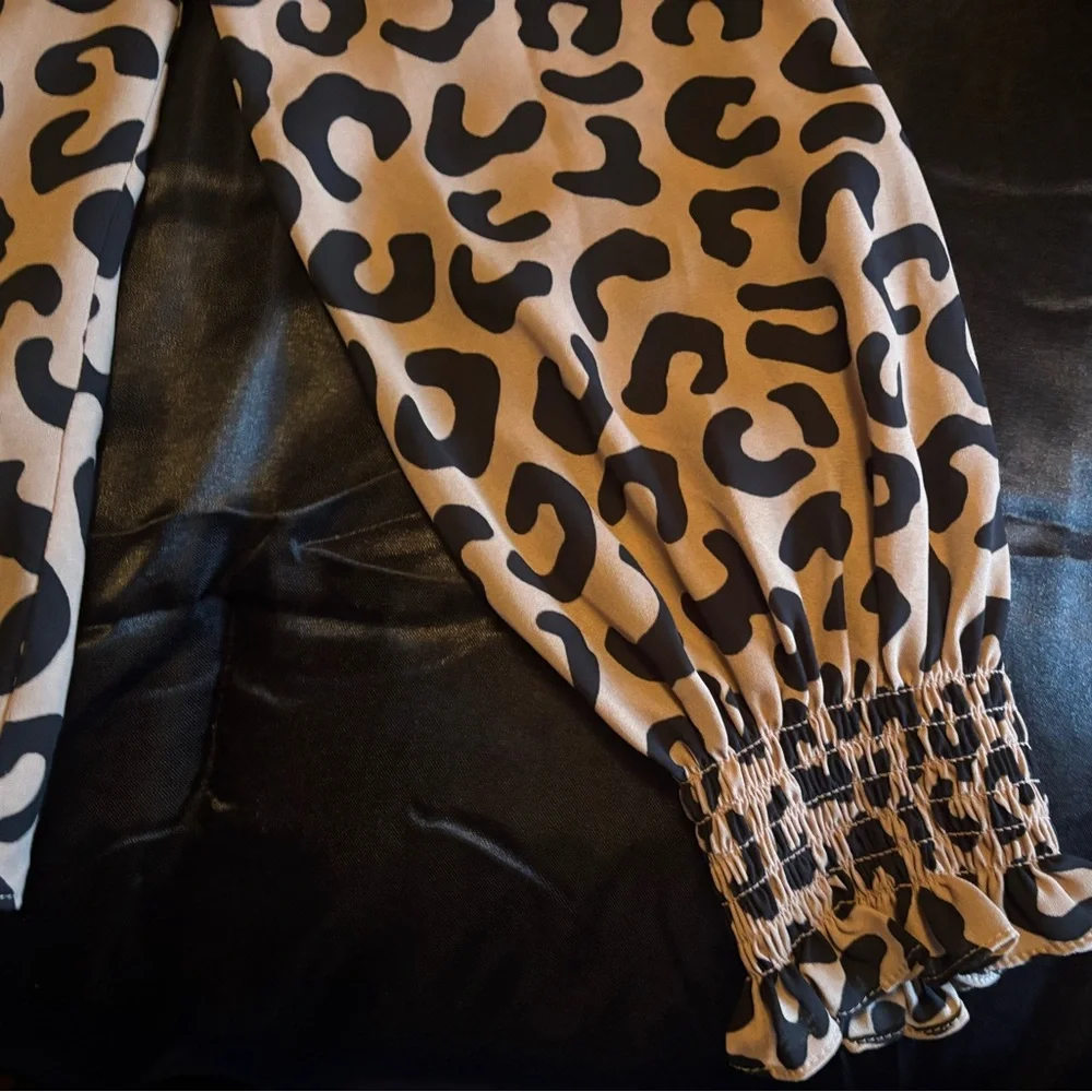 Kate Spade Tan Leopard Print long sleeve Blouse - Picture 7 of 15